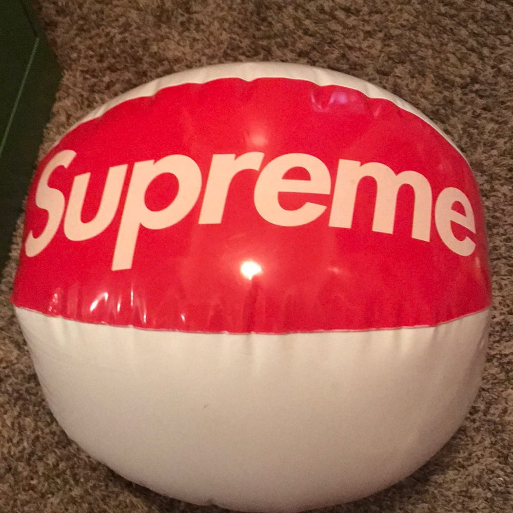 Supreme beach ball